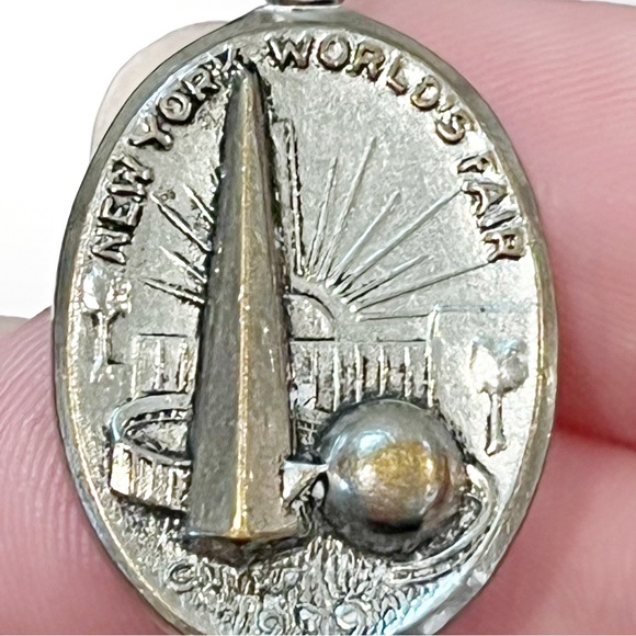 Vintage New York Worlds Fair Pendant Charm 1939 Trylon Perisphere Silver Tone - Picture 4 of 5